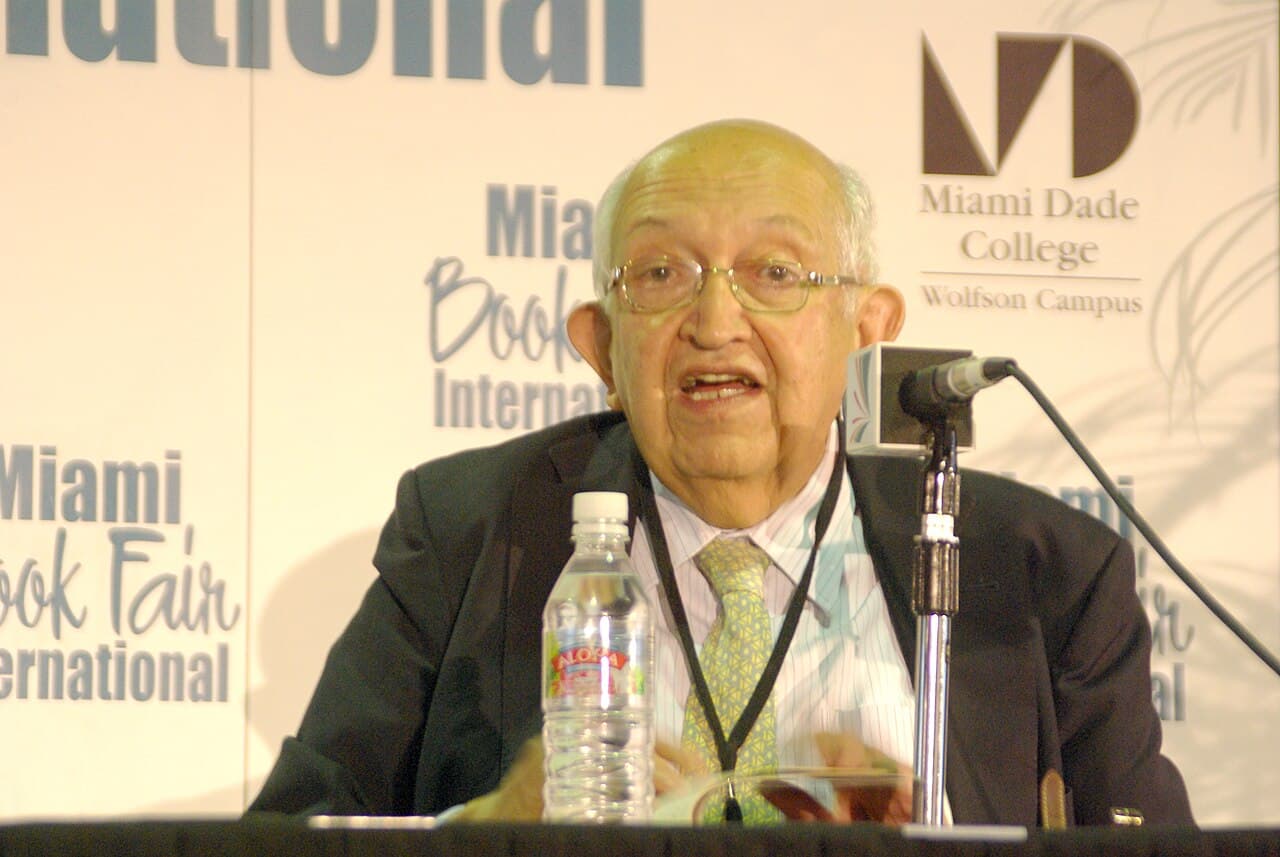 Retrato del escritor Plinio Apuleyo Mendoza